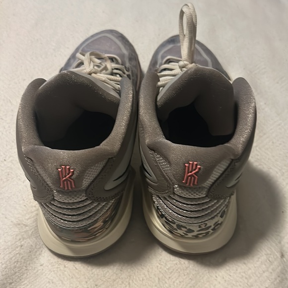 Men’s shoes Kyrie, leopard camo size 11 new no box - Picture 8 of 11